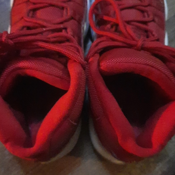 Jordan 11 "Win Like 96" XI Retro Gym Red - Picture 4 of 7